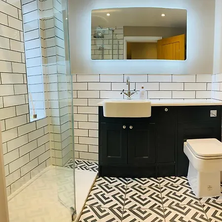 The Mews Cottage, With Parking, *