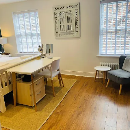 The Mews Cottage, With Parking, Appartement